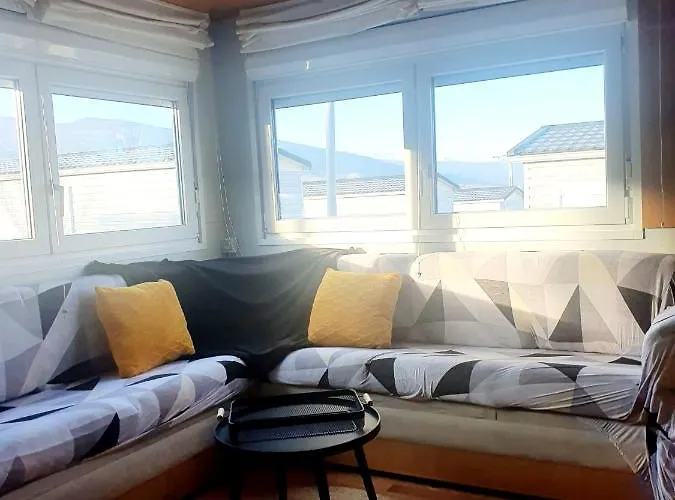 Alti Cosy Cerdagne مكان تخييم